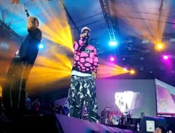 Aksi Panggung Jacson Zeran di Malam Puncak Kemilau Pesona Basel Pukau Belasan Ribu Penonton