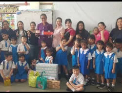 Bangun Kebersamaan, Orang Tua Murid TK Theresia Rayakan HUT Wali Kelas