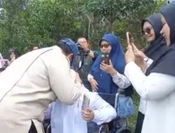Presiden Prabowo Salami dan Cium Para Siswa Penyandang Disabilitas