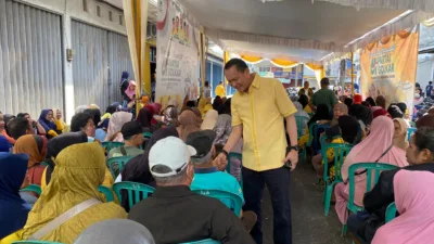 Baksos HUT ke 61 Partai Golkar, Ribuan Paket Sembako di Kantor Partai Golkar Babel Ludes Diserbu Warga
