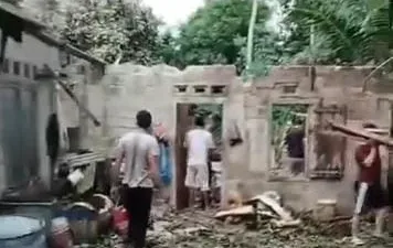 Angin Puting Beliung Melanda Dusun Kedondong Jebus, Belasan Rumah Warga Rusak