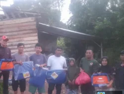 18 Rumah dan 1 Tempat Ibadah Rusak Terkena Angin Puting Beliung, BPBD Berikan Bantuan Logistik 