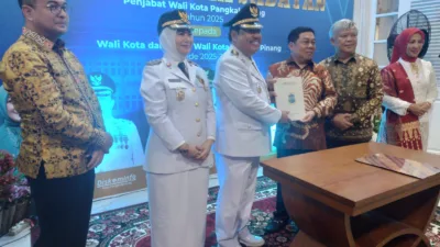 Udin-Dessy Resmi Terima Dokumen Sertijab, Tegaskan Wakafkan Diri untuk Masyarakat Pangkalpinang