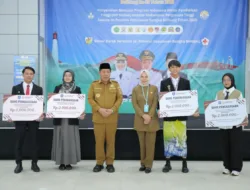 Gubernur Hidayat Serahkan Bantuan Beasiswa dan Penghargaan Bagi Mahasiswa Babel Berprestasi