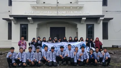 Kenali Sejarah Pertimahan, Siswa SMP Islam SMART Antusias Kunjungi MTI Mentok