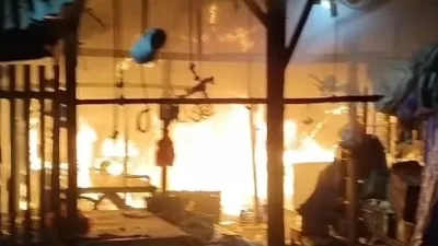 Gudang Daging Sapi di Pasar Toboali Hangus Dilalap Si Jago Merah, Lapak Lainnya Ikut Terkena Imbas