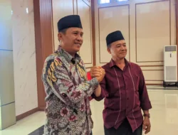 Sebelum Berangkat ke Pelantikan, Fery-Syahbudin Sholat Dhuha di Masjid Agung Sungailiat