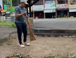Turun Langsung Bersih-bersih Taman Kota Sungailiat, Fery Insani Dikira Petugas Kebersihan