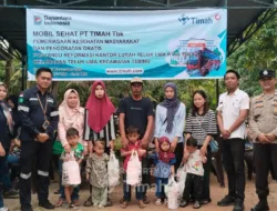 Dukung Penanganan Stunting, PT TIMAH Tbk Serahkan Puluhan Paket Makanan Tambahan untuk Warga Teluk Uma