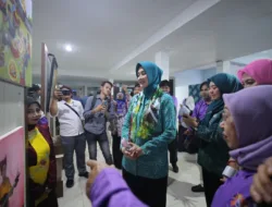 Ketua TP-PKK Babel Beli Sejumlah Karya Siswa SLB YPAC Pangkalpinang