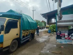 Mobil Kontainer dan Truk Gudang Atet Ganggu Lalu Lintas di Jalan Konghin