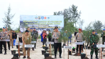 Polda Babel Tanam 5.000 Pohon Serentak di Kawasan Eks Tambang, Irjen Pol Viktor Ajak Kembalikan Lahan Produktif dan Bermanfaat