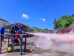 Puluhan Wartawan Bangka Dilatih Teknik Pemadaman Api hingga Penanganan Ular, Ini Tujuannya