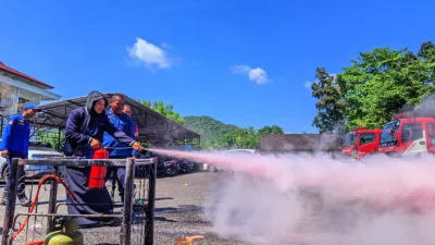 Puluhan Wartawan Bangka Dilatih Teknik Pemadaman Api hingga Penanganan Ular, Ini Tujuannya