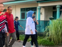 Ikuti Jalan Sehat Penutupan Nempoh Selindung, Cece Dessy Ingatkan Warga Jaga Kebersihan