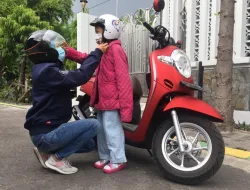 Pentingnya Helm dan Jaket untuk Anak Saat Naik Sepeda Motor