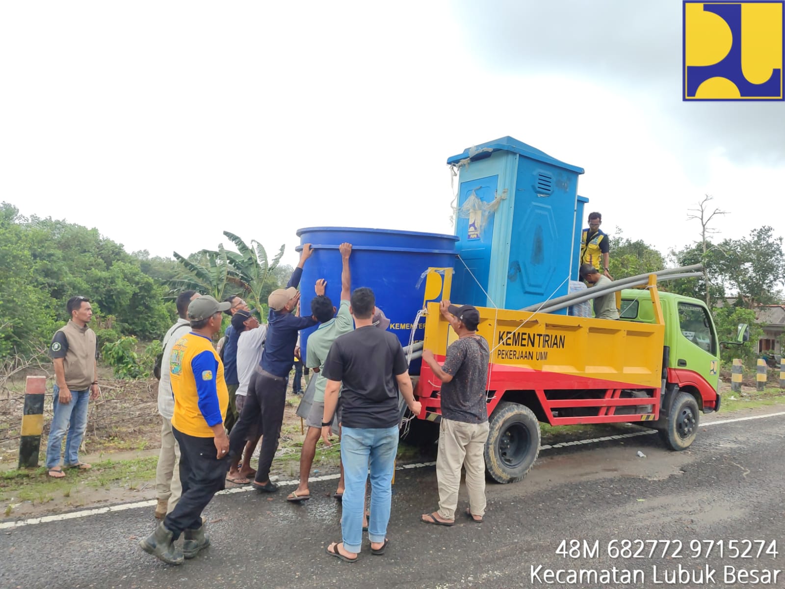 DPUPR Bangka Tengah Gerak Cepat Salurkan Bantuan Sanitasi dan Air Bersih untuk Warga Terdampak Banjir