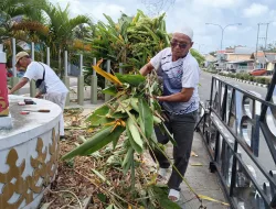 Tata Estetika Wajah Kota Mentok, Yus Derahman Bersihkan Tugu Duren