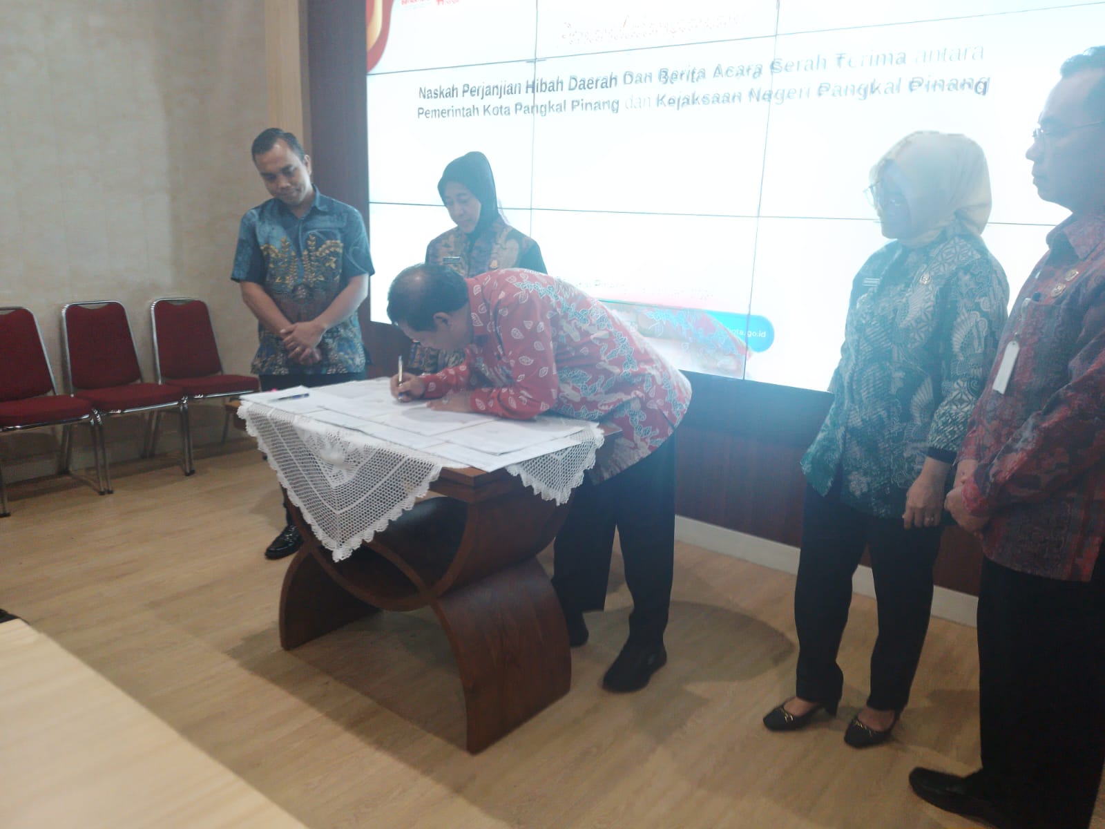 Perkuat Tata Kelola Pemerintahan, Pemkot Pangkalpinang Serahkan Hibah Bangunan Gedung dan Lahan ke Kejari