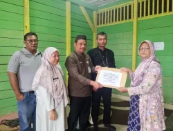 Pj Sekda Fery Antar Langsung Santunan ASN Peduli Babel ke Keluarga Almarhum Sigit