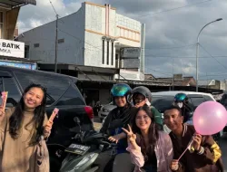 Honda Bangka Belitung Bagi-Bagi Cokelat Valentine untuk Konsumen Motor Honda di Jalan