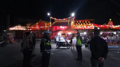 Polres Babar Terjunkan 102 Personel, Kawal 21 Kelenteng pada Malam Imlek