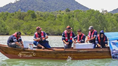 Jaga Ekosistem dan Ekonomi Pesisir, PT TIMAH (Persero) Tbk  Restocking 1.400 Kepiting Bakau di Kepulauan Riau 
