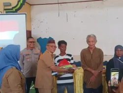 Pemkab Babar Salurkan Ratusan Paket Sembako Subsidi di Kelapa