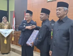 Wabup Bangka Tengah Efrianda Sampaikan Tiga Raperda ke DPRD
