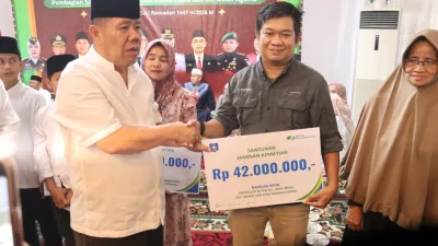 Hangatkan Ramadan, Gubernur Hidayat Arsani Perkuat Silaturahmi dan Serahkan Santunan Yatim di Pangkalpinang