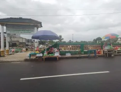 TPU Bukit Lama Ramai Peziarah Jelang Ramadan, Pedagang Bunga Musiman Kebanjiran Pembeli