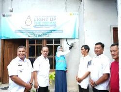 PLN Sambung Ratusan Rumah Gratis Lewat Program Light Up The Dream