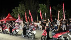 Robby Siantury Hadiahi Sepatu untuk Juara Vario Berlari, Balap Lari Malam “Mendadak Atlet”