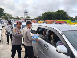 Polres Babar Rutin Bagikan Takjil ke Pemudik