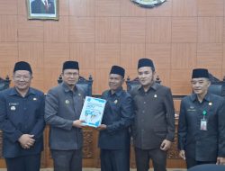 Algafry Rahman Sampaikan LKPJ Bupati Bangka Tengah Tahun 2025 ke DPRD