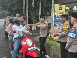 Polsek Bukit Intan Perkuat Kedekatan dengan Warga Lewat Aksi Berbagi di Ramadan