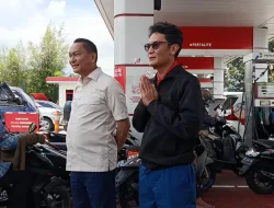 Antrean di SPBU di Sungailiat Mengular, Bambang Patijaya Turun Langsung dan Minta Masyarakat Tak Panik Buying