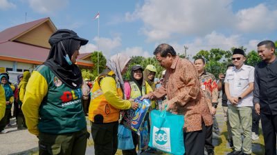 Pemkot Pangkalpinang Salurkan 478 Paket Sembako untuk Petugas Kebersihan Jelang Idul Fitri