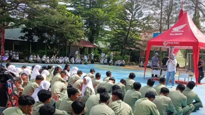 Daya Motor Sungailiat Ajak Pelajar #Cari_Aman dan Rutin Rawat Motor