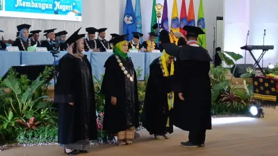Dies Natalis ke-20, UBB Kukuhkan Tiga Guru Besar dan Resmikan Gedung Wisuda Baru