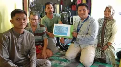 PT TIMAH Serahkan Bantuan Kursi Roda untuk Warga Teluk Radang, Ringankan Aktivitas Sehari-hari