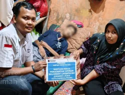 Ringankan Biaya Pengobatan Warga, PT TIMAH Serahkan Bantuan untuk Satriadi 